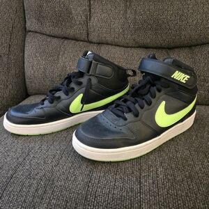Nike Kids Black and Neon Green Sneakers Size 7Y